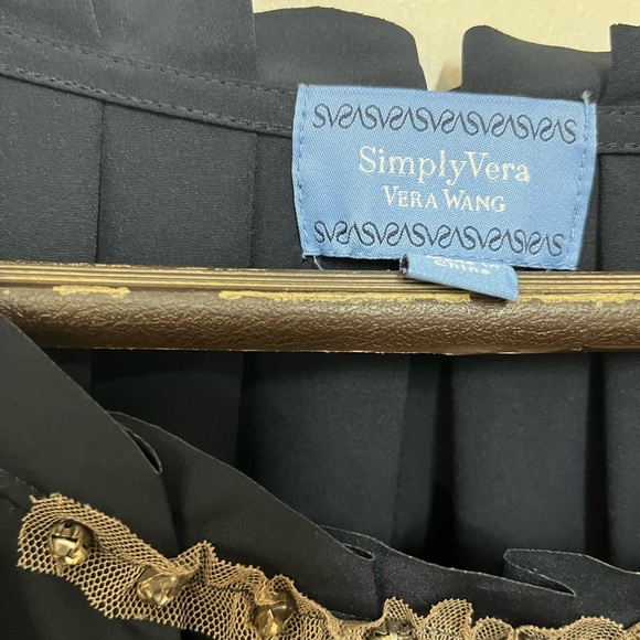 Evening Dress by Vera Wang - Picture 2 of 4